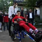 Düzce'de tekerlekli sandalye hayali kuran engelli Sevda'nın yüzü bayramda güldü!