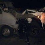 Kamyonetle minibüs çarpıştı: 2 ölü, 3 yaralı