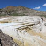 Van'ın Pamukkale'si ziyaret&ccedil;ilerini b&uuml;y&uuml;l&uuml;yor