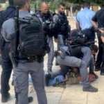 Yahudi işgalcilerden İsrail polisi ile Mescid-i Aksa'ya baskın
