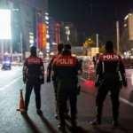 Kısıtlamada polisten ka&ccedil;arken kaza yaptılar! 'Ceza yememek i&ccedil;in ka&ccedil;tık' dediler