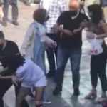 Düzce'de 3 genç kız cadde ortasında birbirine girdi!
