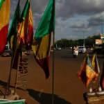 Mali'de Geçiş Konseyi Başkanı ve Başbakan istifa etti