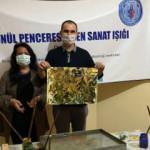 Niğde'de görme engelli vatandaşlar renkleri görmeden 'ebru' yapıyorlar