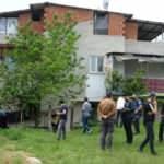 Cinnet ge&ccedil;iren koca eşini katletti! 