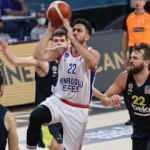 Anadolu Efes'ten Fenerbahçe'ye 40 sayı fark!