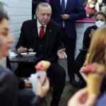 Cumhurbaşkanı Erdoğan, Beylerbeyi'ndeki bir dondurmacıya uğradı