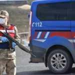 Emanet ara&ccedil;la evli kadını ka&ccedil;ırdı, mahalleli aracı par&ccedil;aladı