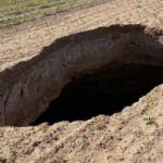 Bu kez farklı bir b&ouml;lgede oluştu! Konya'da 15 metre derinliğinde yeni obruk 