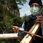 Onu milyonlar tanıyor, Sümela'nın kemençecisi 18 yıldır aynı yerde