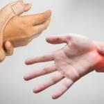 Telefonunu sık sık düşürenler dikkat! Sebebi karpal tünel sendromu olabilir