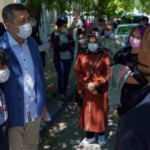 Ziya öğretmen LGS çıkışında öğrenciler ve velilerle bir araya geldi 