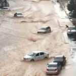 Ankara panik anları! Caddeleri sel bastı, ara&ccedil;lar b&ouml;yle s&uuml;r&uuml;klendi
