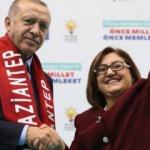 Erdoğan, Başkan Şahin'in projelerini övgüyle örnek gösterdi