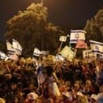 İsrail’de binlerce kişi Netanyahu’nun gidişini kutladı