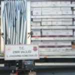 İzmir'de kaçakçılık operasyonu! 1 milyon 776 bin bandrolsüz sigara ele geçirildi