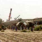 Pakistan'daki tren kazasında &ouml;l&uuml; sayısı 62'ye &ccedil;ıktı