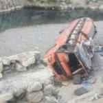 Pakistan'da hacıları taşıyan otob&uuml;s devrildi: 23 &ouml;l&uuml;, 30 yaralı