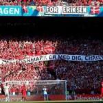 Danimarka-Belçika maçında Eriksen'e destek