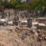 İsrail, Gazze'de mezarlıkları bile bombaladı