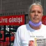 Kızı katledilen anne duruşmaya kızının mezar taşlı tiş&ouml;rt&uuml;yle geldi