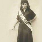 Eski Türkiye güzeli Sakaoğlu mirasını kahramanlarına bağışladı