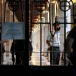 Yunan rahipten kezzaplı saldırı: 10 yaralı