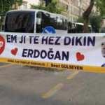 Cumhurbaşkanı Erdoğan'a açılan 'Kürtçe' pankart dikkat çekti