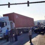 TIR, kırmızı ışıkta bekleyen araçlara çarptı: 8 yaralı