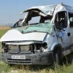 Feci kaza! Minibüs devrildi: 3 ölü, 14 yaralı