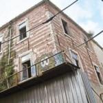 Galata'daki Ceneviz Sarayı'nı parça parça çalıyorlar!