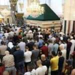 Binlerce Filistinli bayram namazını Harem-i İbrahim Camisi'nde kıldı