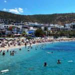 Bodrum'a turist akını var! Havadan, karadan ve denizden...