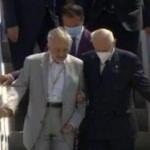 KKTC'de çok konuşulan görüntü! Bahçeli ile kol kola uçaktan indi