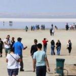 Tuz Gölü yerli ve yabancı turistlerin akınına uğradı