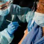 Filipinler'de aşı olmayanlara 'ev hapsi' yasağı g&uuml;ndemde