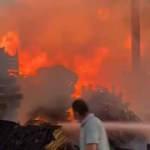 Kocaeli'nde palet deposu cayır cayır yandı 