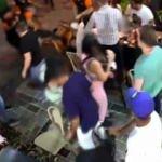 Laf attılar dayağı yediler! Tekme tokatlı kavga kamerada