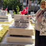 Eskişehir'de bir anne şehit oğlunun mezarına 24 yıldır toz kondurmuyor