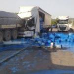 Bursa&rsquo;da korkun&ccedil; kaza! Boyalar yola sa&ccedil;ıldı