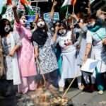 Hindistan 9 yaşındaki &ccedil;ocuğa tecav&uuml;z ve katledilmesine karşı ayakta 