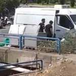 Yangın bölgesinde ilginç olay! Çöpe atarken yakalandılar