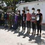 22 kaçak göçmen, mısır tarlasında saklanırken yakalandı