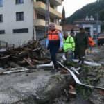 Bakan Karaismailoğlu, sel felaketinin yaşandığı Ayancık'ta incelemelerde bulundu