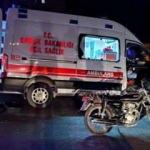 Hatay’da yaralı motosiklet sürücüsüne ilk müdahaleyi çarptığı ambulansın personeli yaptı