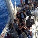 İzmir a&ccedil;ıklarında yelkenli tekneden 100 sığınmacı &ccedil;ıktı