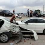 Kontrolden &ccedil;ıkan otomobil park halindeki ara&ccedil;lara &ccedil;arptı! 