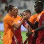 Galatasaray fişi ilk yarıda &ccedil;ekti!