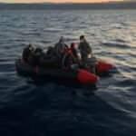 Yunanistan'ın &ouml;l&uuml;me ter ettiği d&uuml;zensiz g&ouml;&ccedil;menleri T&uuml;rk askeri kurtardı