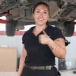 Kadınsın yapamazsın diyenleri dinlemedi! 3 yıldır oto tamirciliği yapıyor